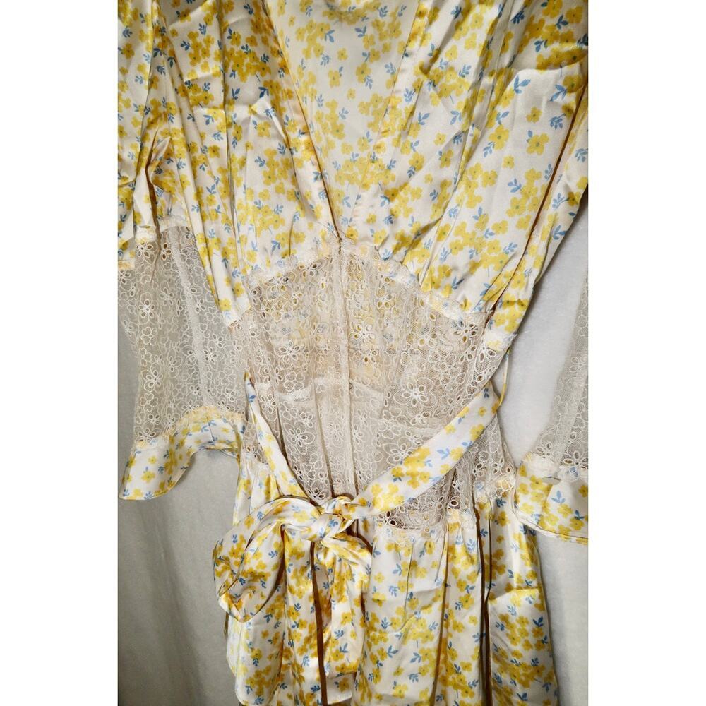 For Love And Lemon Daffodil Floral Lace Robe Size Large - Picture 5 of 13